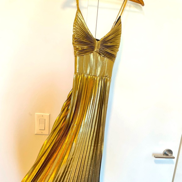 Banana Republic, Raggiera pleated gold dress Banana Republic, Raggiera pleated gold dress